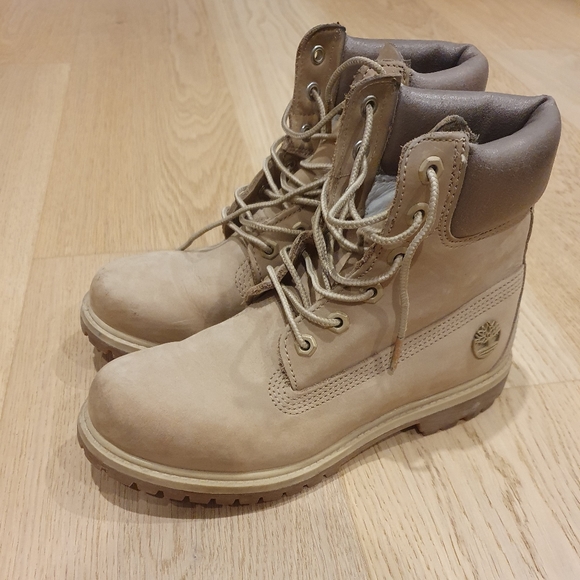 Timberlands Size 7 - Picture 2 of 8